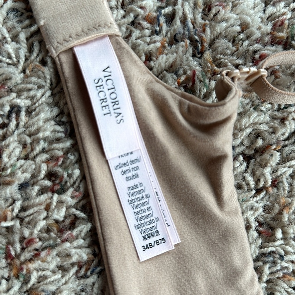 Victorias Secret Unlined Demi Bra - Picture 2 of 2